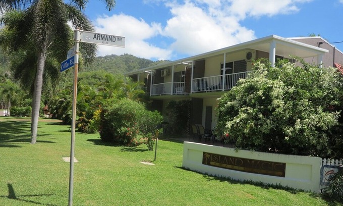 Arcadia Casa | "ISLAND MAGIC TOWNHOUSE 1" in Arcadia