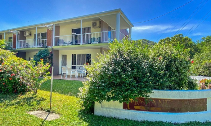 Arcadia Casa | Island Magic Townhouse 1 - Stylish, affordable and well-equipped, in prime Alma Bay location