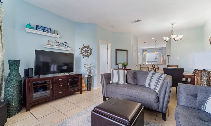Corpus Christi Condominio | Island Oasis! 1st floor! One block to the beach!