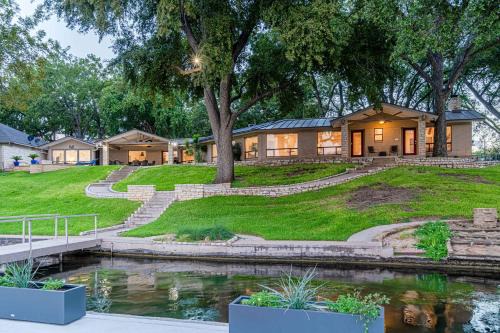 Kingsland Casa | Island Paradise A waterfront oasis with pool