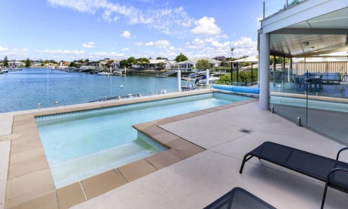 Banksia Beach Casa | Island Paradise On The Canal
