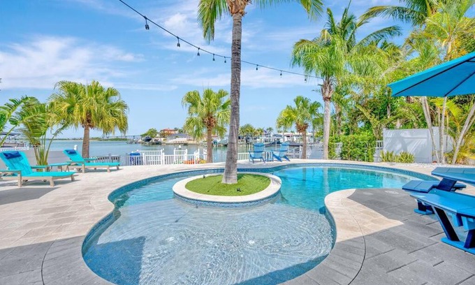 Indian Rocks Beach Casa | Island Paradise 3 Bed Waterfront/Heated Pool
