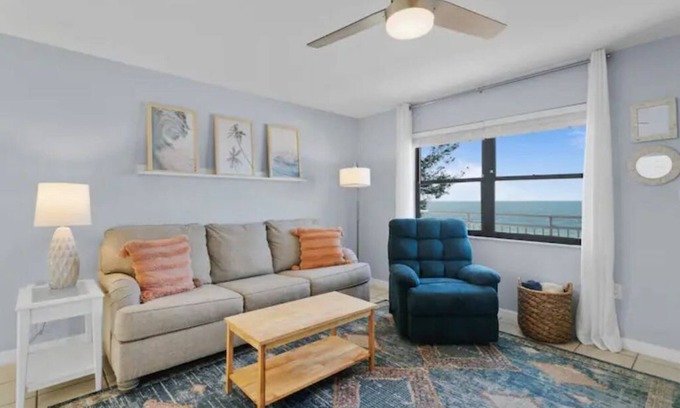 Sunset Beach Condominio | Island Paradise - Beachfront Condo
