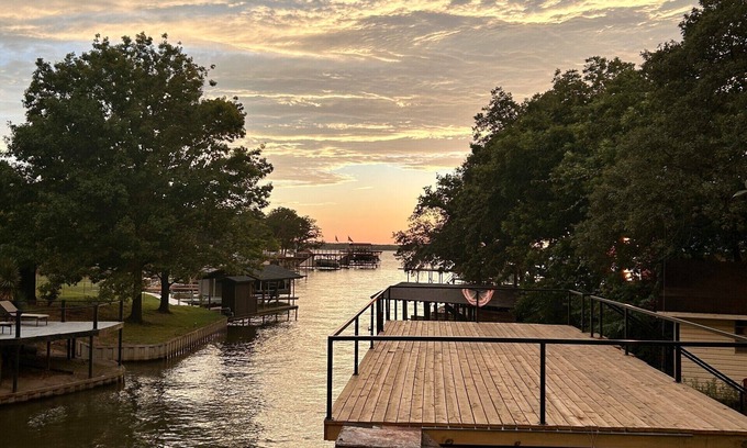 Gun Barrel City Casa | Island Park Cottage- 2 bedroom home on the Lake