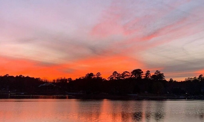 Chapin Apartamento | Island's Sunset Master Blue Guest Room on Lake Murray