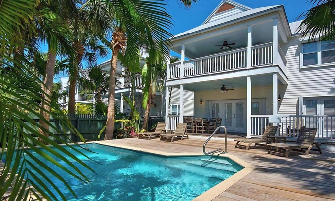 Marathon Hotel | Island-Style Living with a Full Kitchen and Direct Access to Pool!