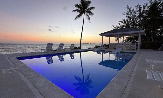 Tar Bay Casa | Island Time - Brand New 4 bedroom Luxury house right on the Beach!