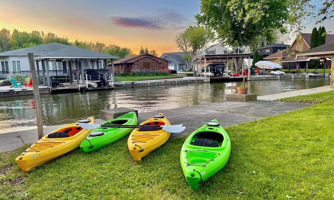Lakeview Cabina | Island Time on Seminole, firepit, golf cart, Boat for rent