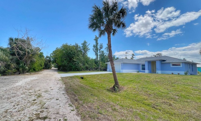 Pine Island Center Casa | Island Treasure! Brand new on an olde Florida island in the Gulf.