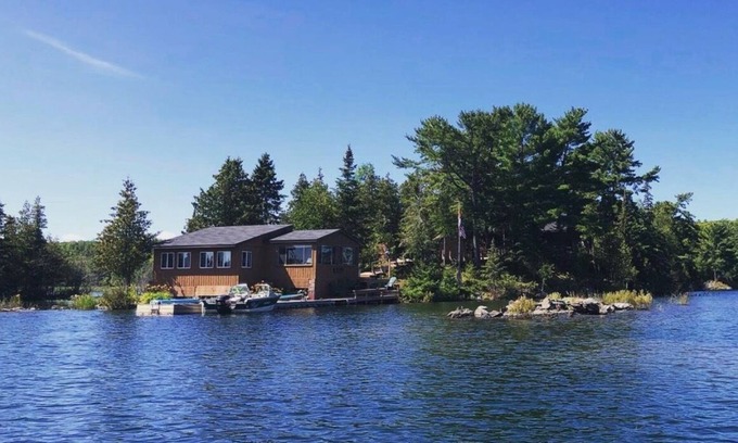 Manitoulin District Cabina | Island Vacation Home