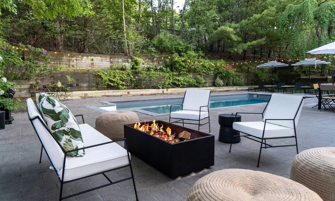 Sag Harbor Casa | Island View Manor-Secluded, Pool Hot, Tub