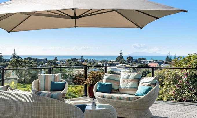 Waihi Beach Casa | Island Views - Waihi Beach Holiday Home