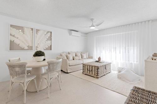 Labrador Apartamento | 'Island Villa' Boho-Coastal Escape by the Waterfront