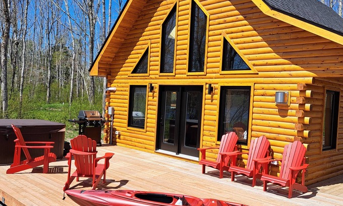 Antigonish County Casa | Islander Lodge - Lochaber Lake Lodges