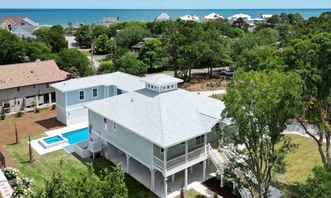 North Litchfield Beach Casa | Isle Be Back Again- Dog Friendly! Private Pool! N. Litchfield Beach