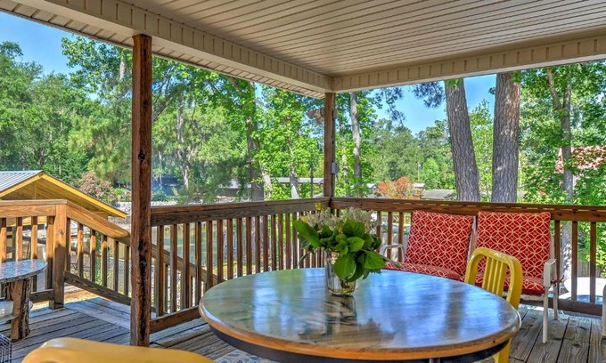 Midway Casa | Isle of Wight Tri-Level Home with Private Boat Dock!