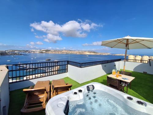 Bugibba Apartamento | Islet Promenade Studio with Hot Tub and Panoramic Sea Views by GetawaysMalta