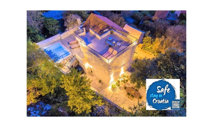 Makarska Villa | CASA DE PIEDRA DEL SIGLO XIX EN PARQUE NATURAL