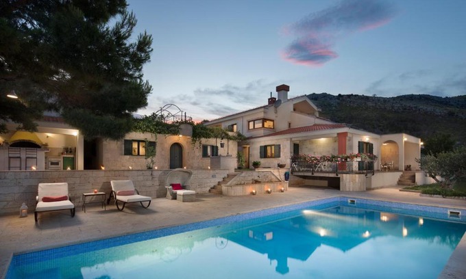 Plano Casa | ISOLATED Five Star Luxury Villa With Private Pool