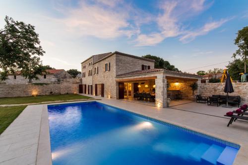 Mrgani Villa | Istria Time - Villa Nyma - Heated Pool