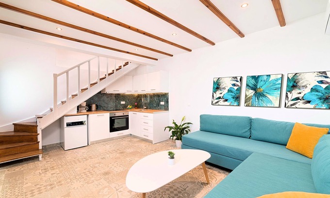 Istron Casa | Istron Beachside Maisonette