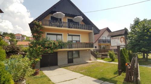 Vonyarcvashegy Apartamento | István apartments
