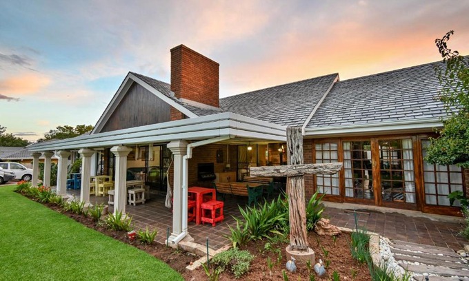 Bloemfontein Casa | IsZis Guest house