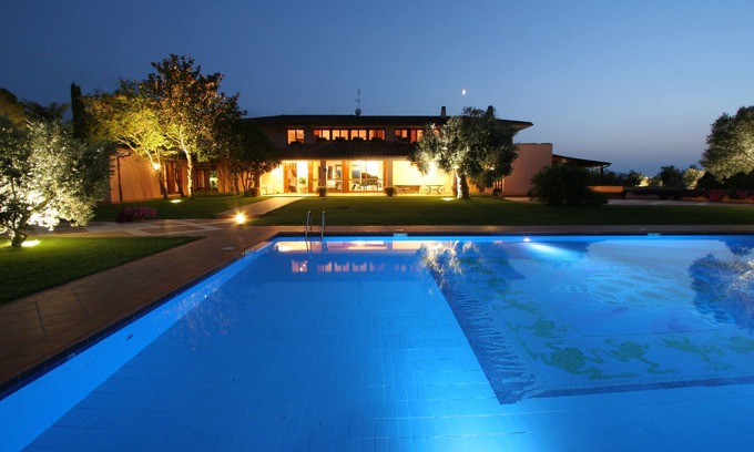 Palombara Sabina Villa | Villa de Lujo cerca de Roma: Espectacular Piscina, Tenis, Bodas Clases de Cocina