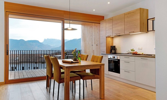St. Pauls Apartamento | Apartamento 'Egarter Weissburgunder' con vistas a la montaña, piscina compartida y Wi-Fi