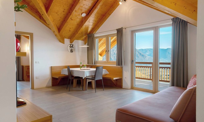 St. Pauls Apartamento | Apartamento 'Egarter Vernatsch' con vistas a la montaña, piscina compartida y Wi-Fi