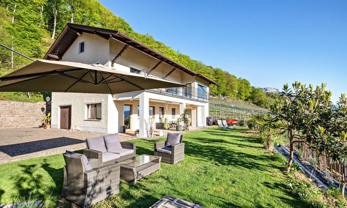 Castelvecchio Alto Apartamento | Apartamento 'Weitblick Kaltern' con vistas a la montaña, terraza privada y jardín