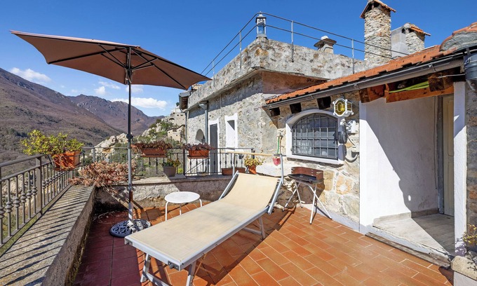 Castelvecchio di Rocca Barbena Apartamento | Apartamento 'La Dimora Del Tempo Perduto' con vistas a la montaña, terraza compartida y Wi-Fi