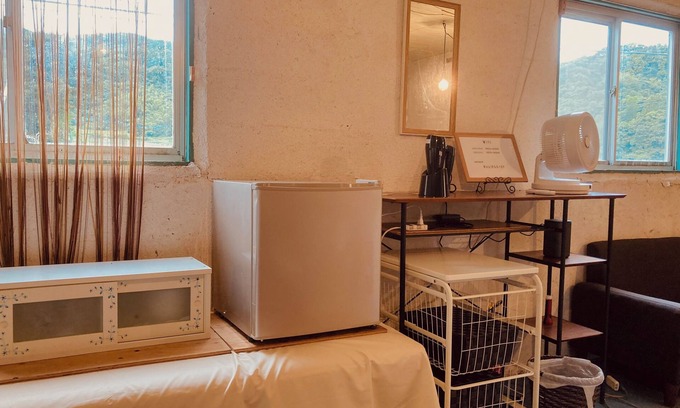 Itoshima Otro | It is a unique accommodation like a secret base!