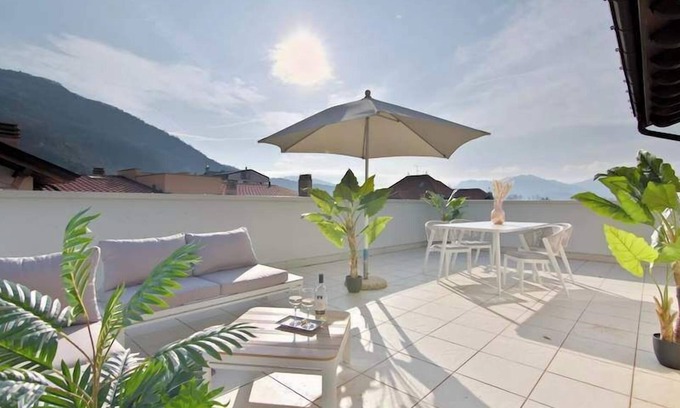 Maccagno Apartamento | Ático junto al lago con piscina, jacuzzi, alquiler de bicicletas, WIFI