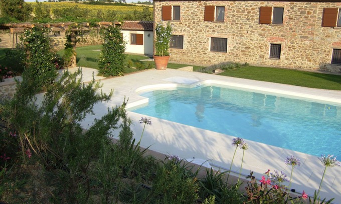 Monte San Savino Villa | Hermosa villa toscana - Piscina - Horno de pizza - Cocina gourmet - Bochas