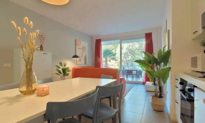 Maccagno Apartamento | Stylish, modern apartment with pool, jacuzzi, WIFI, private balcony