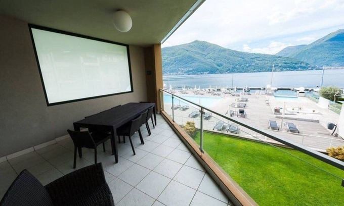 Maccagno Apartamento | 4 bed apartment, pool & jacuzzi, walk to restaurants, WIFi, lake views