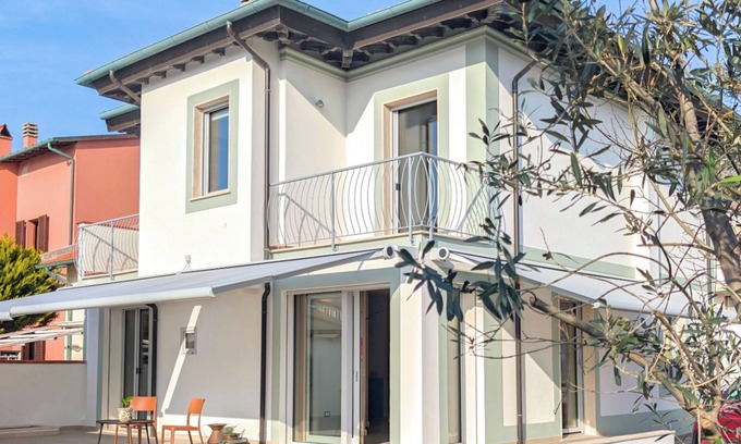 Marina di Pisa Casa | Villa Lidia: elegant, contemporary, by the sea