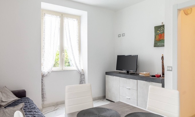 Ripa-Pozzi-Ponterosso Apartamento | Apartamento 'Casa A Pochi Passi Dalla Versilia' con vistas a la montaña, jardín y aire acondicionado