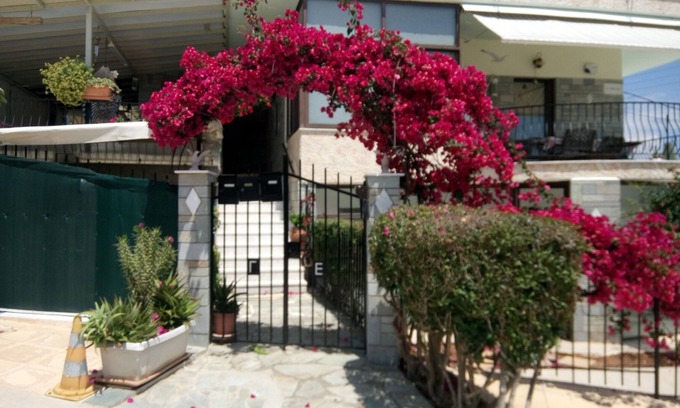 Nea Makri Cabaña | ES AGRADABLE SER IMPORTANTE, PERO ES MÁS IMPORTANTE SER AGRADABLE
