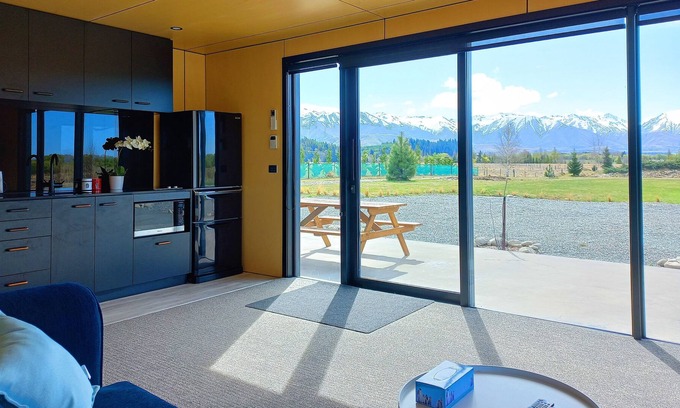Ben Ohau Cabaña | It's outside town center. Enjoy the mountain view in day time and dark night sky
