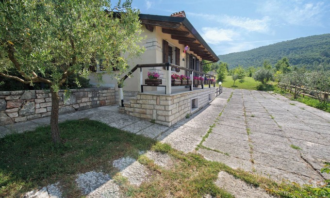 Sant'Ambrogio di Valpolicella Casa | Casa de vacaciones 'Delle Delizie' con vistas al lago, jardín privado y aire acondicionado