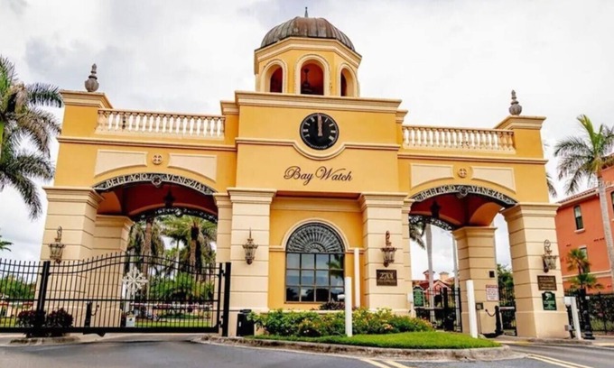 Clearwater Condominio | Italian style Waterfront Resort