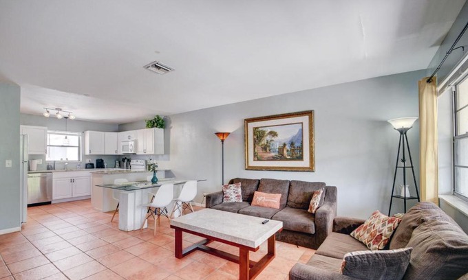 Boynton Beach Casa | Italian Villa with Backyard - 1mi to Beach