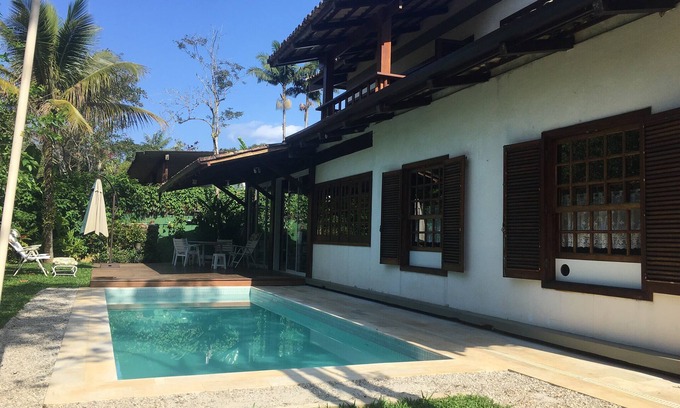 Itamambuca Casa | Condominio Itamambuca 15 personas 5 suites 11985367259 piscina pie en la arena