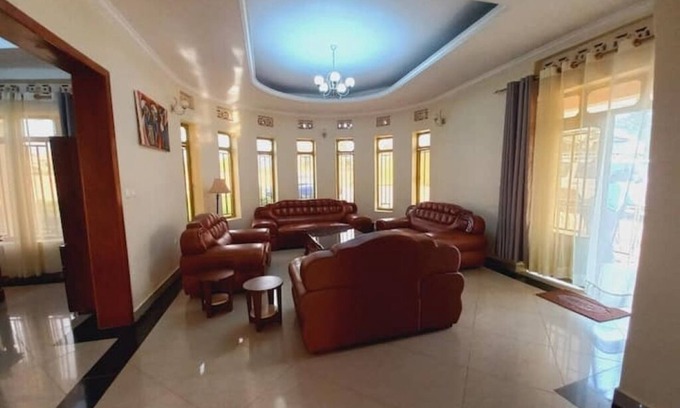 Kinazi Casa | Itangiriro by Iwacu Stays – 4BR Nyamata Home