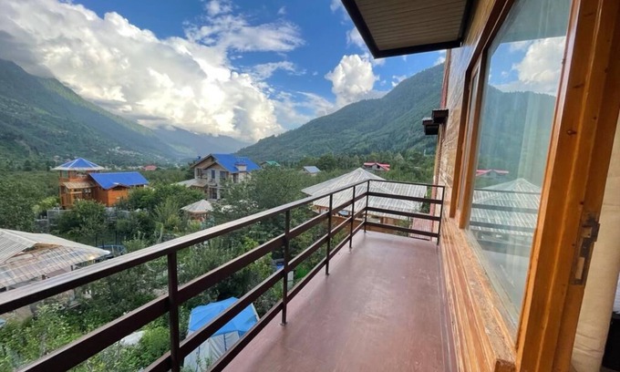 Manali Hotel | ITMElysian Manali near Martins
