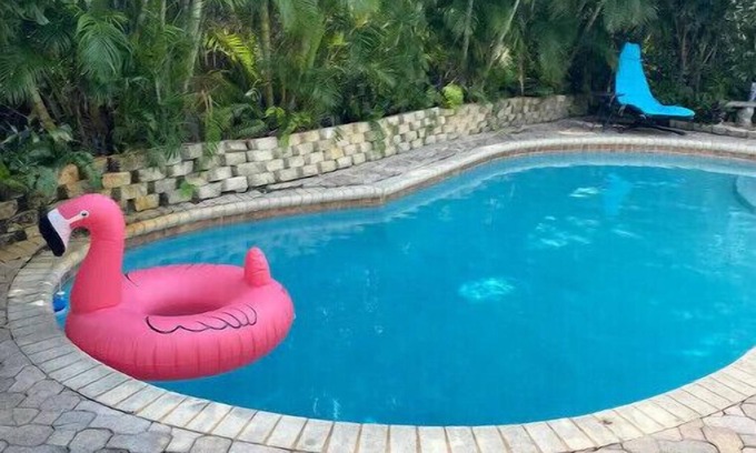 Middle River Terrace Casa | It’s always Summer here! Tropical vibes with heated pool, pets welcome!