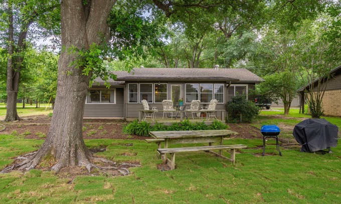 Malakoff Casa | It’s FALL! Cooler temps, Area Festivals! Family or couples getaway with pups!