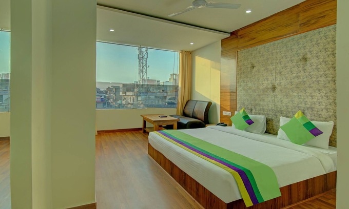 Zirakpur Hotel | Itsy By Treebo - Black Diamond